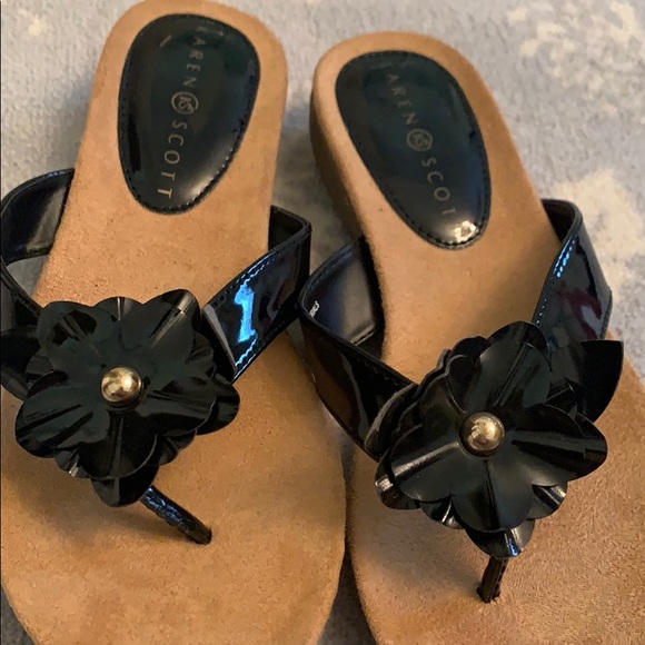 sandals - Picture 3 of 4